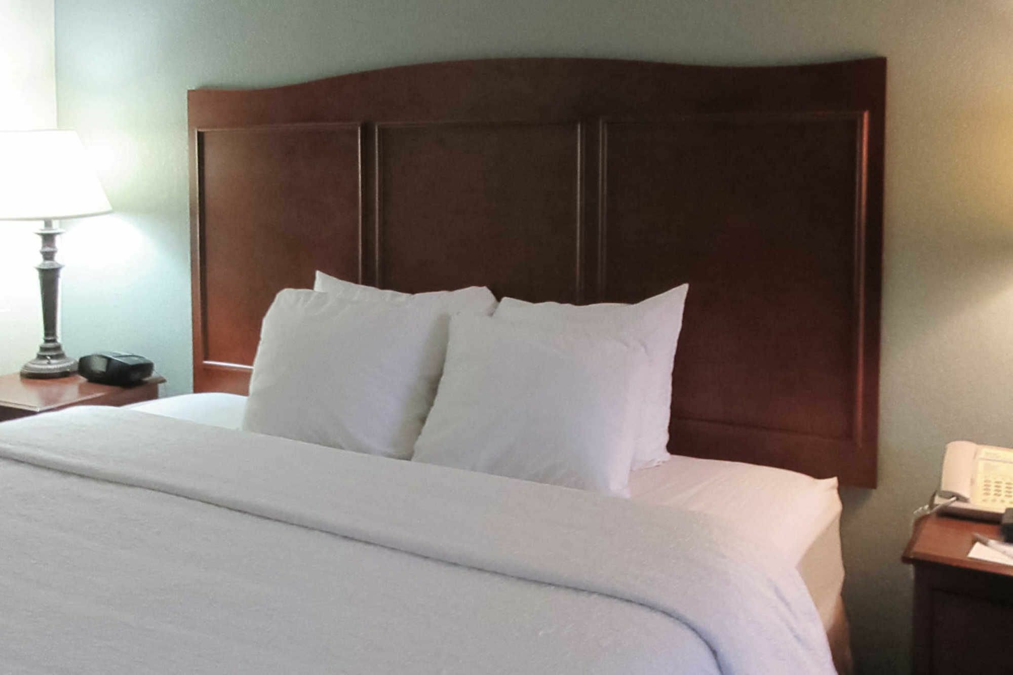 คลาเรียน พอยต์ ฮันต์สวิลล์ รีเสิร์ช พาร์ค Hotel ภายนอก รูปภาพ